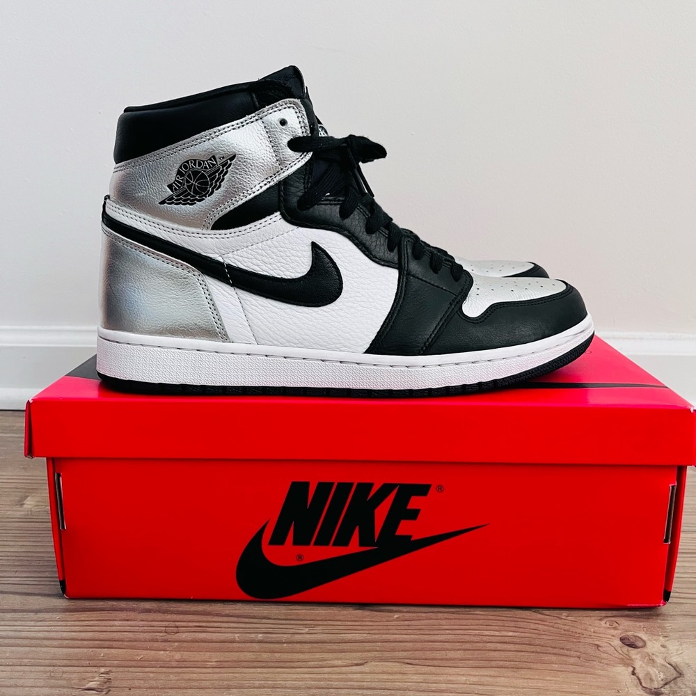 Wmns Air Jordan 1 Retro High OG “Silver Toe”